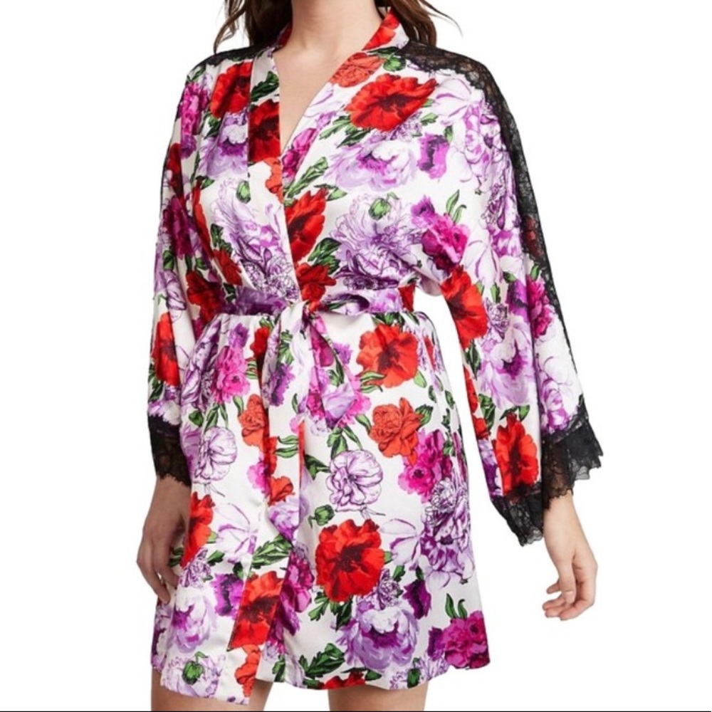 VICTORIA'S SECRET Satin
Floral Lace Trim Kimono Robe